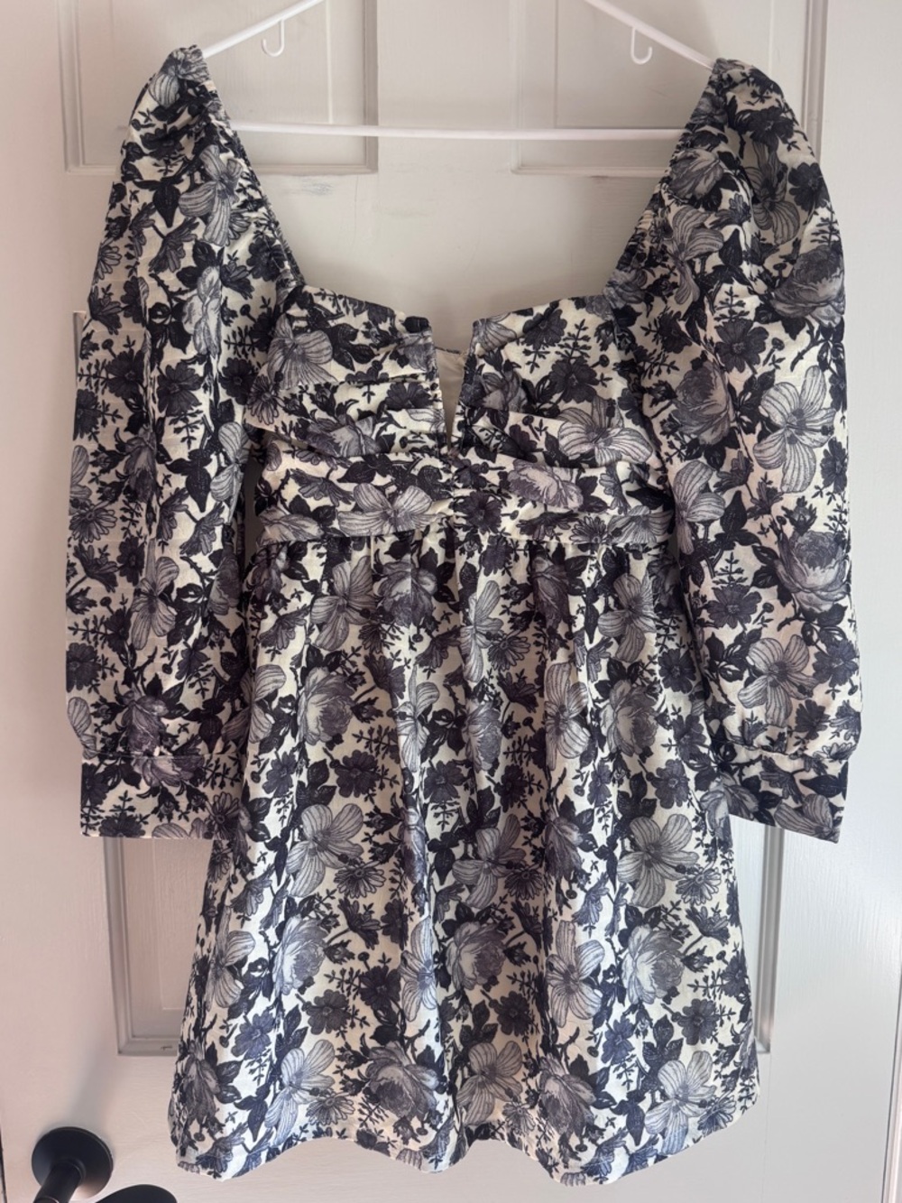 Lena Black & White Floral Puff Sleeve Mini Dress Size Small